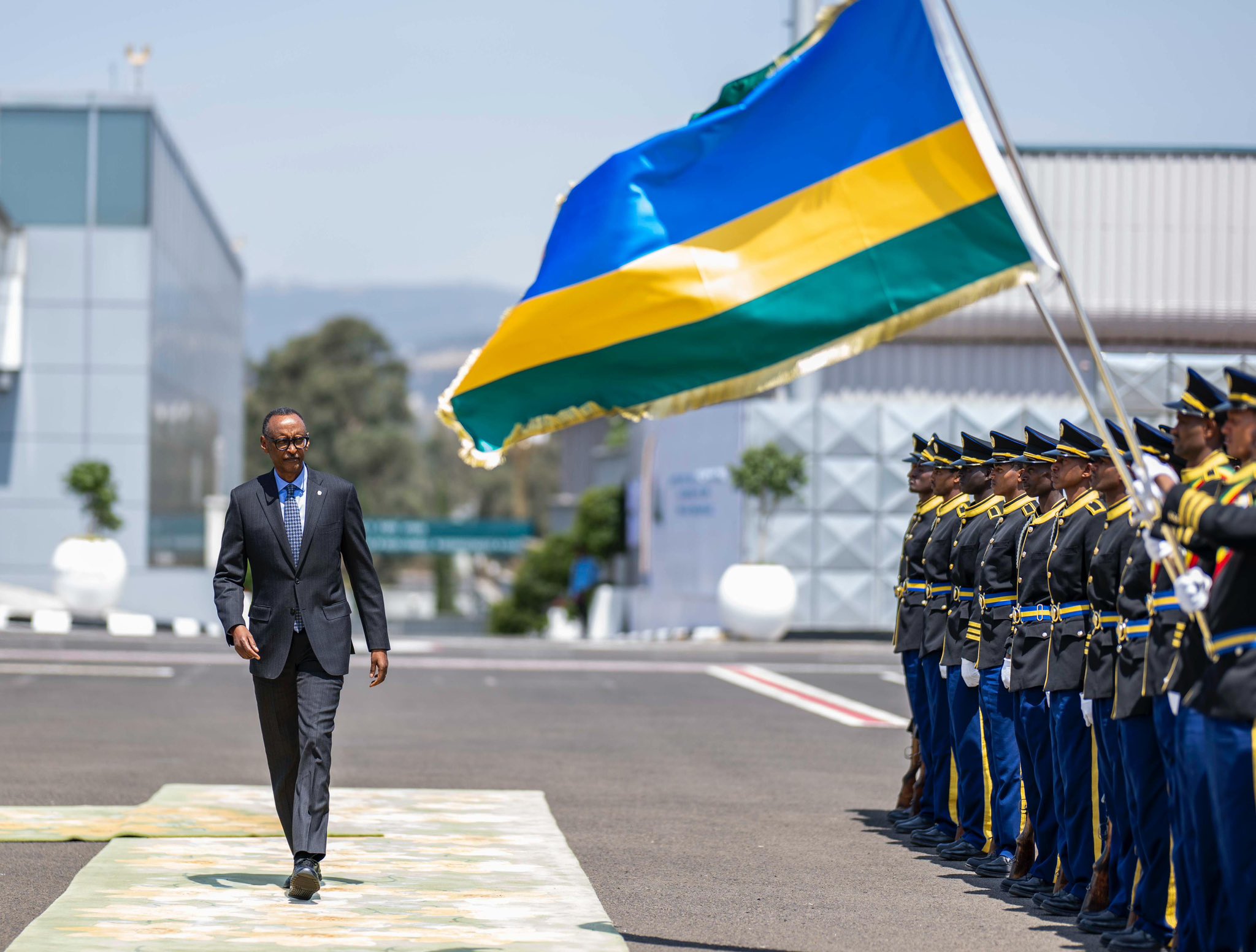Perezida Kagame yifatanyije n’abakuru b’ibihugu mu Nama ya AU