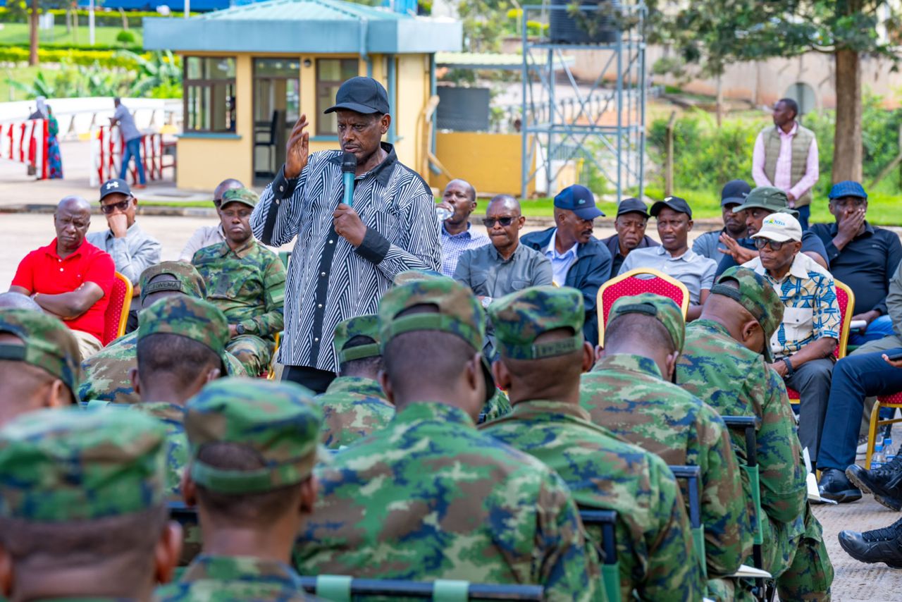 Abanyeshuri bo mu ishuri rya Gisirikare rya Nyakinama basuye ingoro yo ...