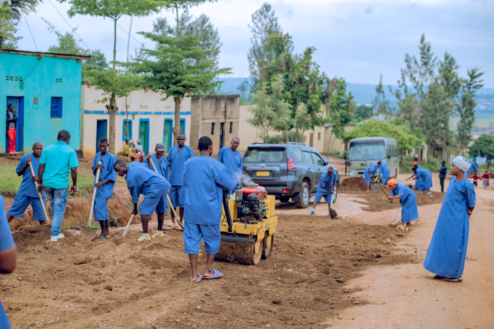 Over 800 convicts begin community service sentences while living at home