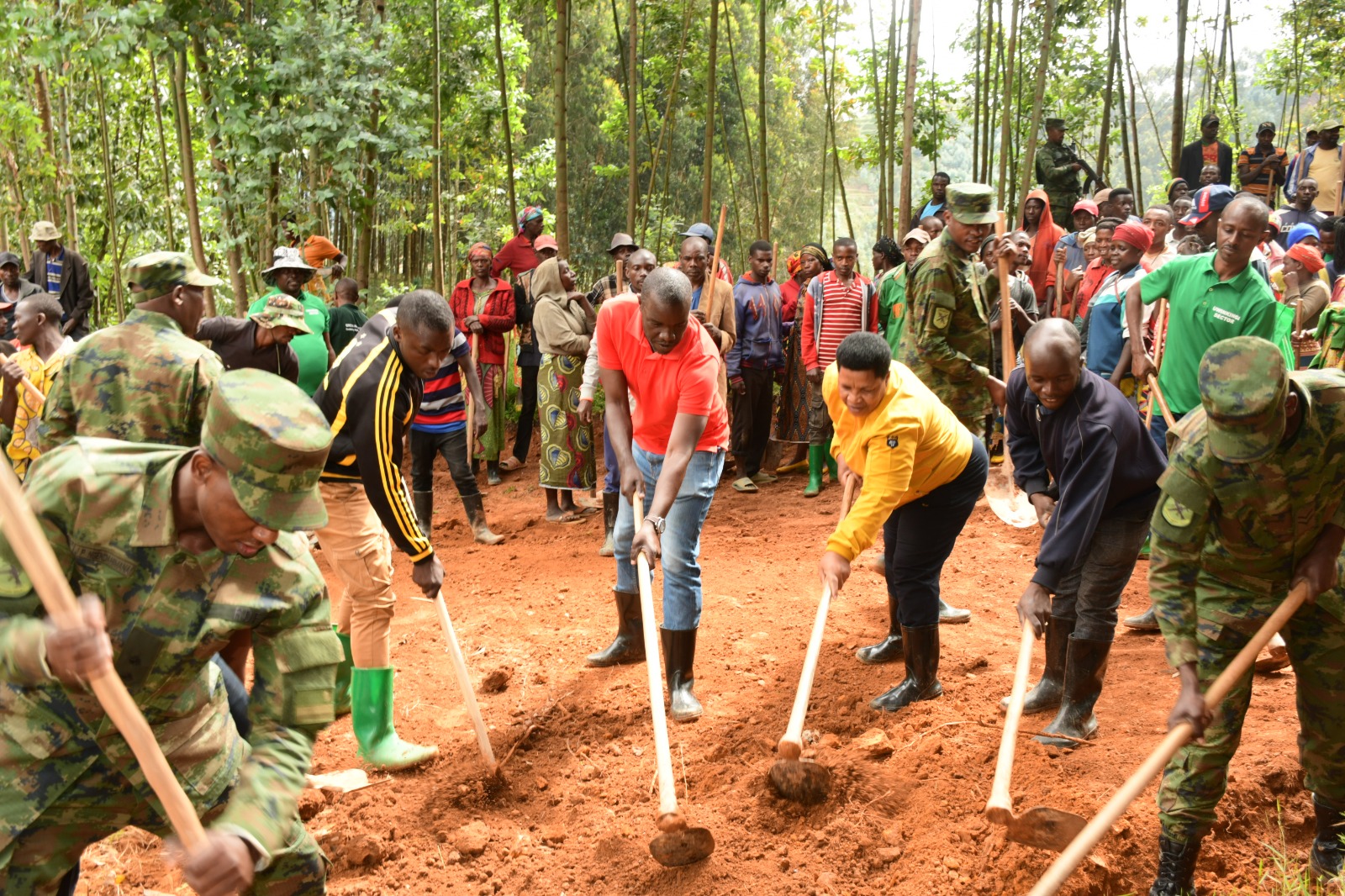 Nyamagabe: Abaturage bashimiwe uruhare rugaragara mu muganda usoza ...